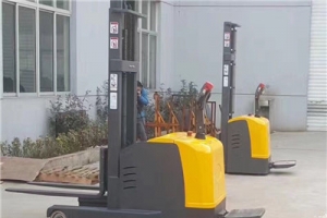 電動堆高車叉車為什么會出現(xiàn)漏油現(xiàn)象？