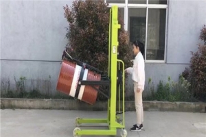 手動(dòng)油桶搬運(yùn)堆高車(chē)在使用中會(huì)出現(xiàn)哪些問(wèn)題？如何快速解決？