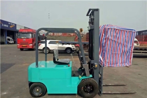 倉(cāng)儲(chǔ)電動(dòng)叉車廠家提示電動(dòng)叉車到底要怎么保養(yǎng)？
