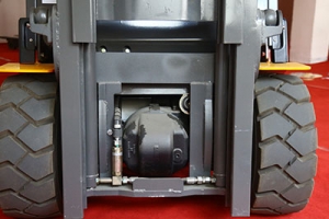 電動叉車輪胎的氣門嘴根部漏氣如何處理？