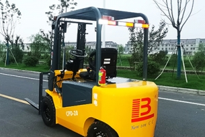 3噸電動(dòng)叉車蓄電池外殼破損怎么辦？