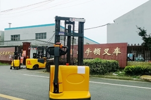 怎么正確保養(yǎng)電動(dòng)堆高車(chē)？
