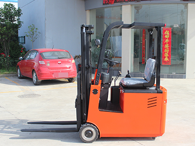 電動(dòng)叉車