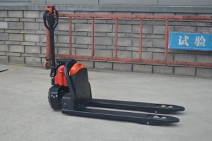 為什么聰明人都放棄手動(dòng)搬運(yùn)車？看完這款電動(dòng)搬運(yùn)車懂了